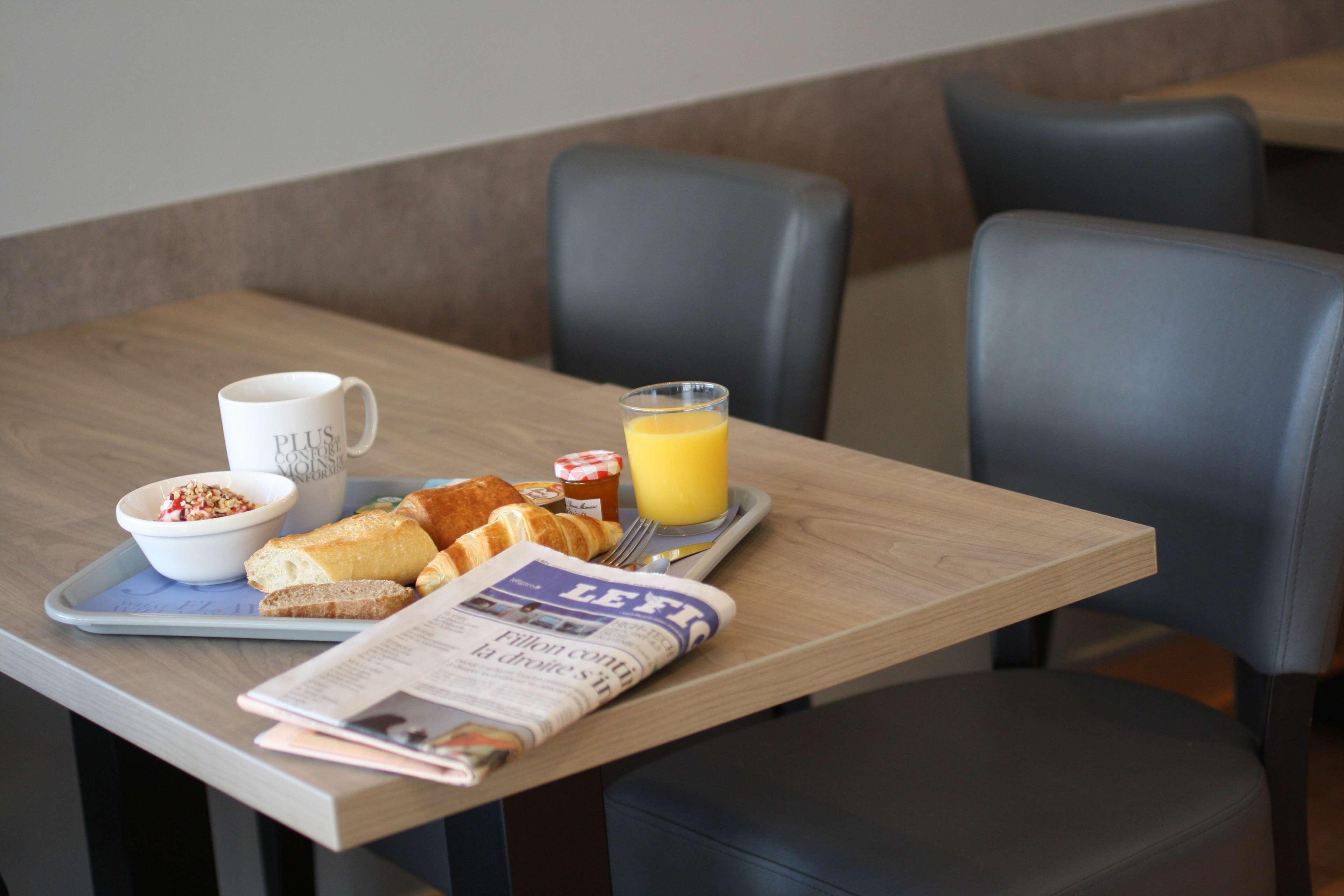 Hotel Kyriad Tours St Pierre Des Corps Gare Saint-Pierre-des-Corps Bagian luar foto