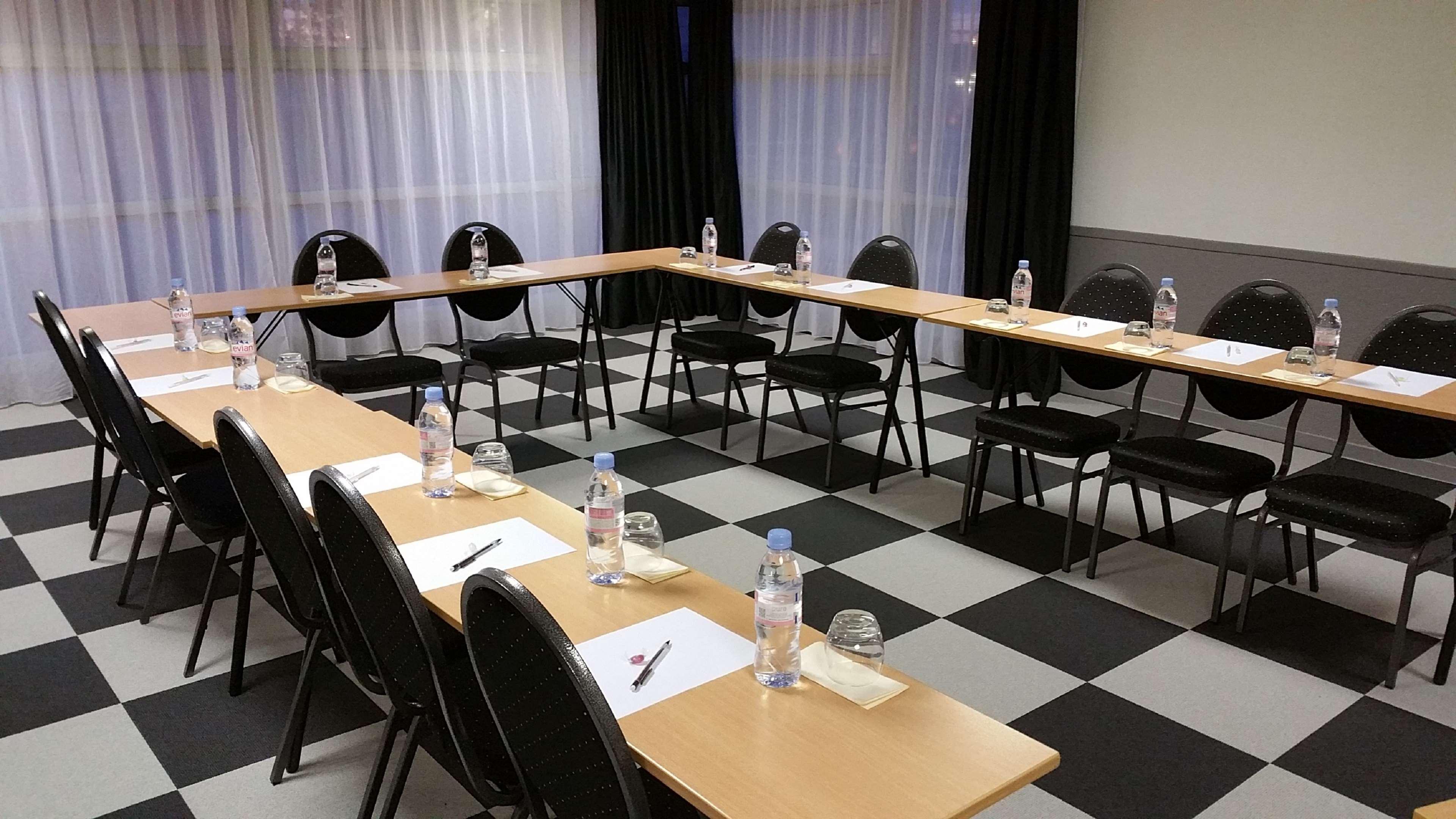 Hotel Kyriad Tours St Pierre Des Corps Gare Saint-Pierre-des-Corps Bagian luar foto